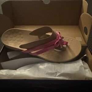 Vionic Fuchsia Sandals with Bow Detail